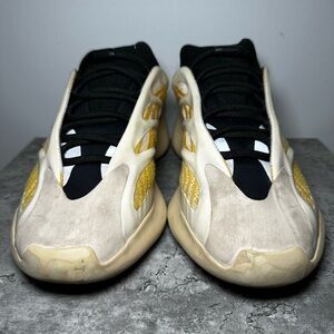 Size 11 - adidas Yeezy 700 V3 Safflower